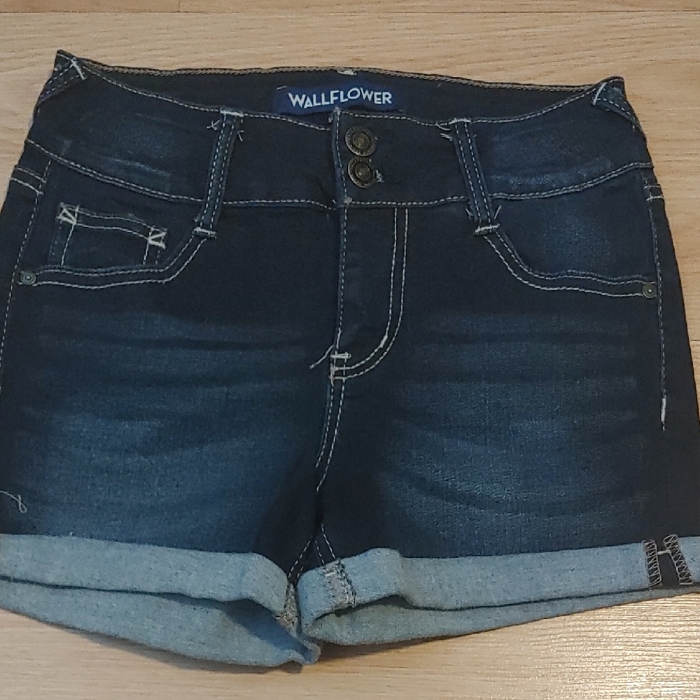 Wallflower Women's Ultra Fit Jean Shorts Sz 3